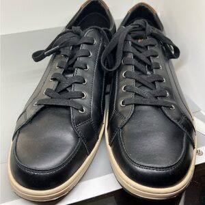 G. H. Bass Mens Black Leather Sneaker Shoes
Sz 11.5